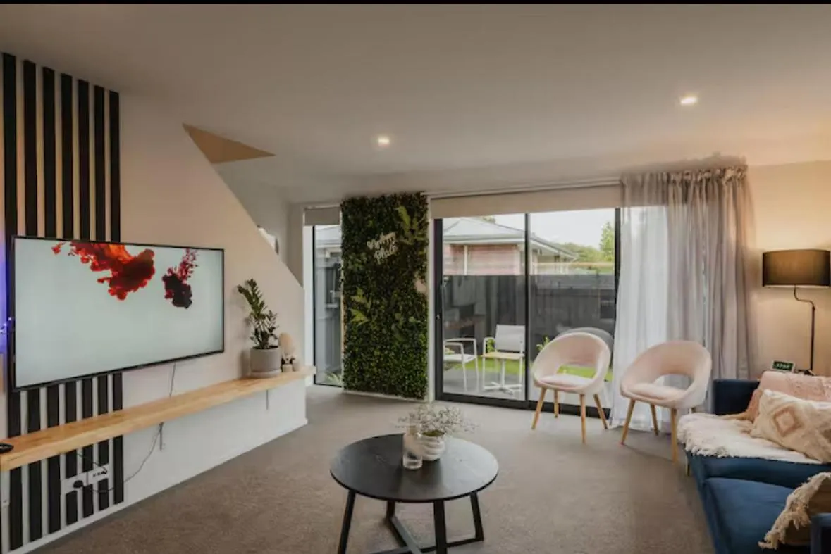Travellers' Dream Steps From Shops And Close To Airport Christchurch 0*,